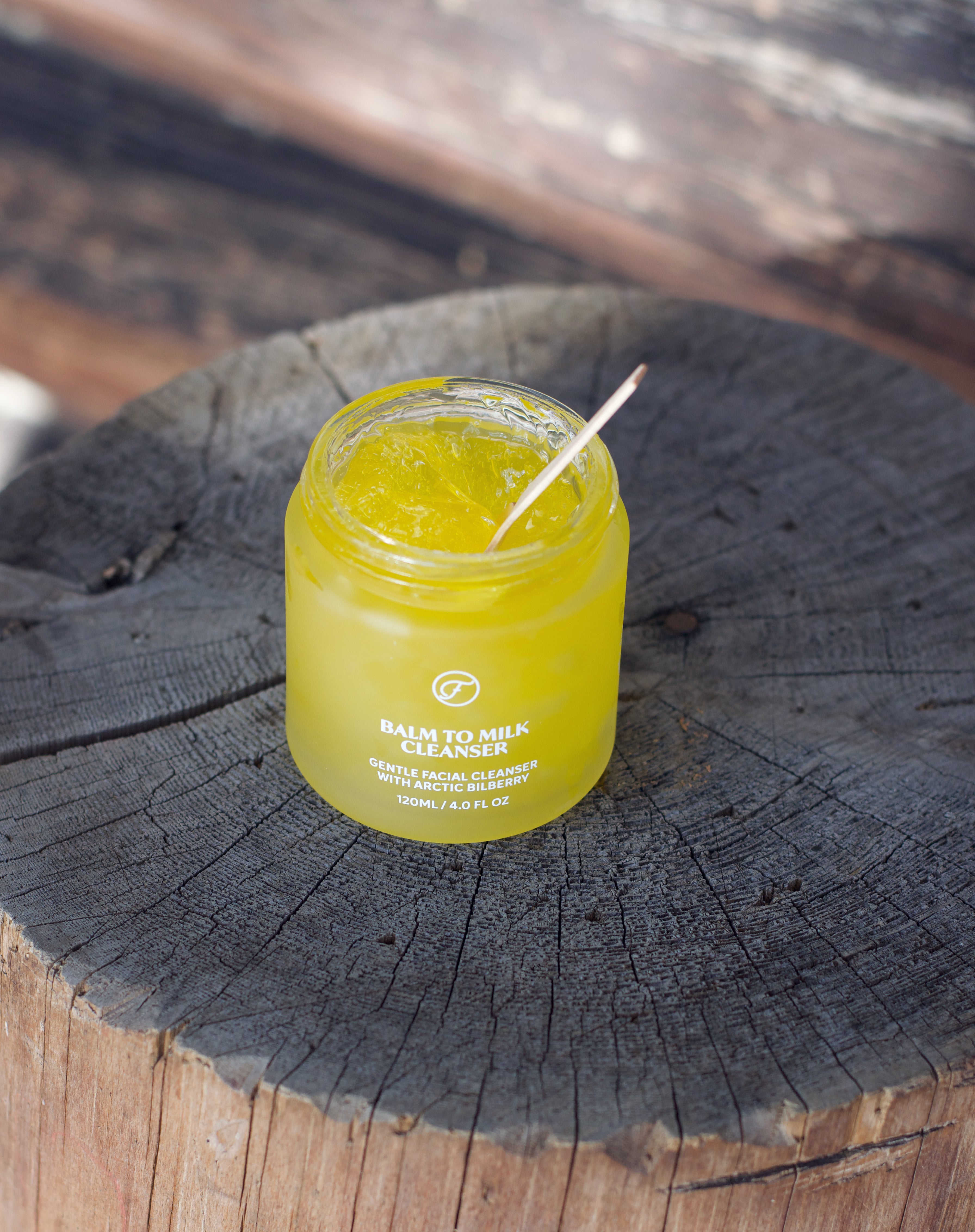 Käytämme luomusertifioituja raaka-aineita aina kun se on mahdollista. Valtaosa raaka-aineistamme onkin sertifoitua luomua sekä villinä kasvaneita Lapin kasveja. Tunnistat nämä raaka-aineet tähdellä merkittynä ainesosaluetteloistamme.